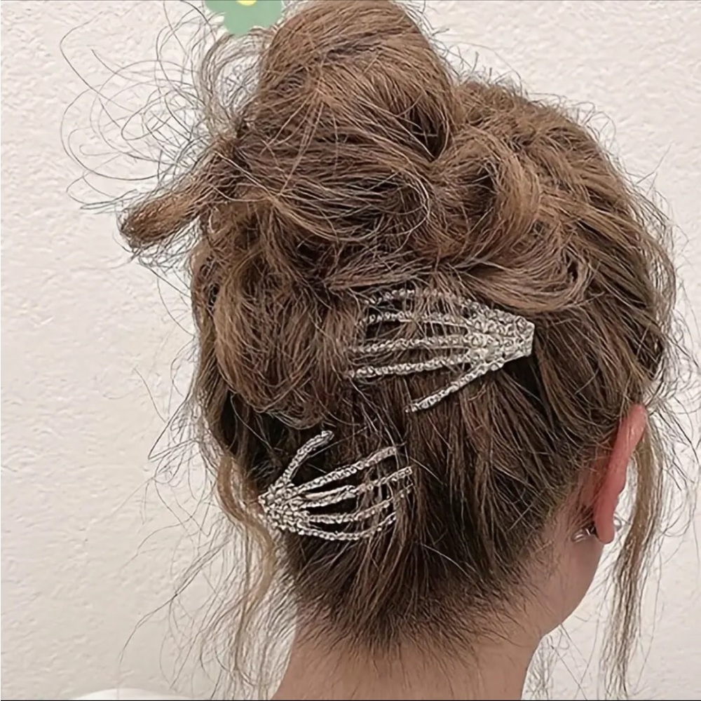 Sparkly rhinestones skeleton hands hair pins silvery tone set of 2 for women nwt
